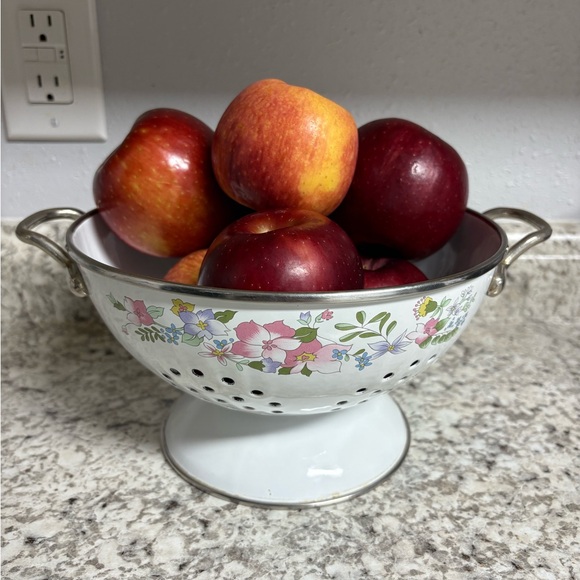 Vintage Kobe JCPenney Footed Metal White Enamel Colander/Strainer Pink/Purple 🌺 - Picture 14 of 14